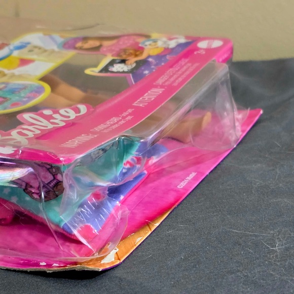 Barbie Doll Color Change Doll & puppy Set NEW - Picture 2 of 2